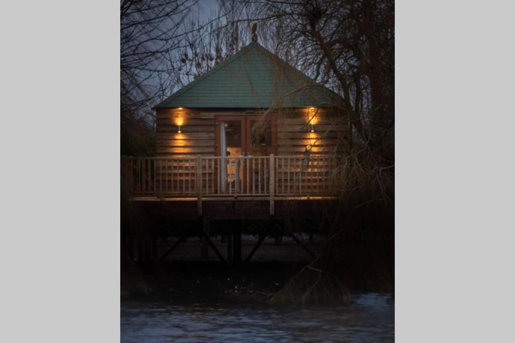 Old LeakeThe Treehouse - Sleeps 4别墅 外观 照片